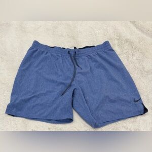 **Nike Men’s Lightweight Shorts (No Liner) Large**
